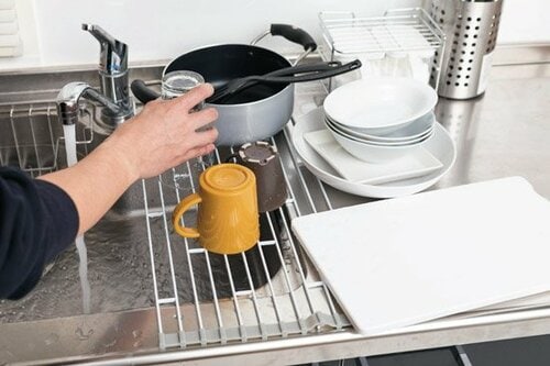 ［キッチン］クルクル巻ける画期的な水切りラック イメージ2