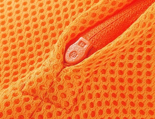 つまみが内側にあり、座っても凹凸感なし サウナマットおすすめ イメージ