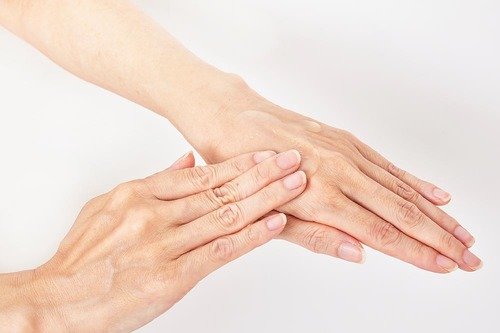 使用感:すっとなじんでベタつかない イメージ
