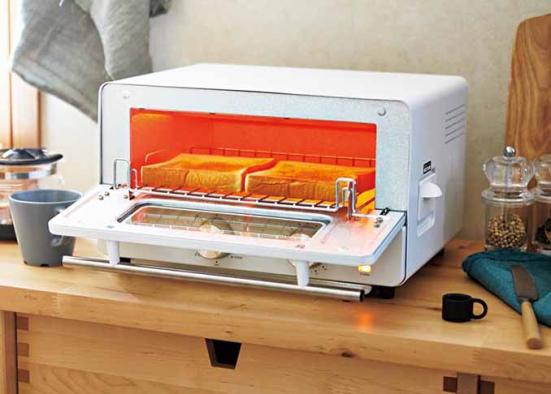 食パン2枚をトースターで焼いている様子の画像