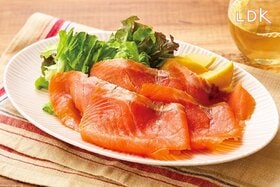 「めっちゃ豪華やん」業スーのスモークサーモン、手のひらサイズ5枚入りでお得すぎでした【LDK】