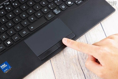 最近では珍しくクリックボタンが独立 ノートパソコンおすすめ イメージ