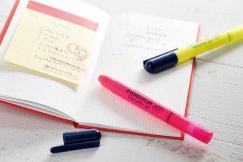 仕事や勉強に必須の蛍光ペン種類によって使い勝手に差が出ます イメージ