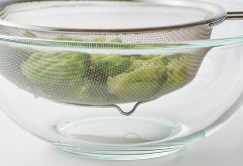 ボウルの底につかず水がよく切れる ザルおすすめ イメージ