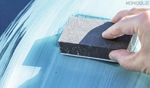 使い方2：ウインドウには油膜落としを使う フロントガラス撥水剤おすすめ イメージ