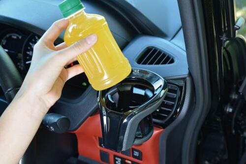 缶もペットボトルも4点で ガチッと支える「カーメイト」 イメージ