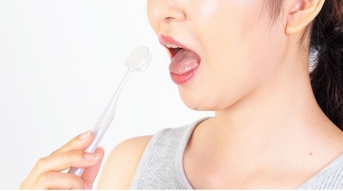 口臭につながる舌の汚れを舌ブラシでケアしよう 舌ブラシおすすめ イメージ