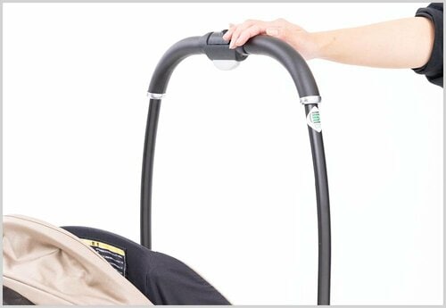 対面・背面をサッと切り替え!「オート4輪」機能を搭載 A型ベビーカーおすすめ イメージ2