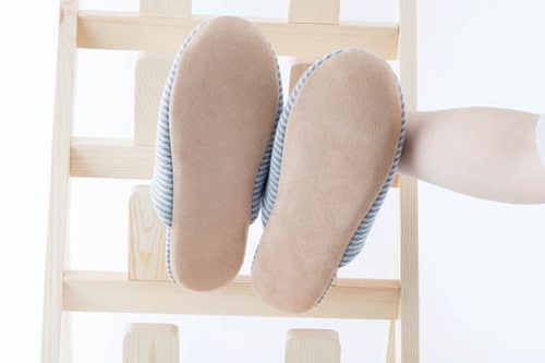 日本の住宅には不向き 欧米規格のスリッパ立て イメージ