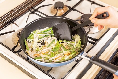 大量の炒めものも作りやすい