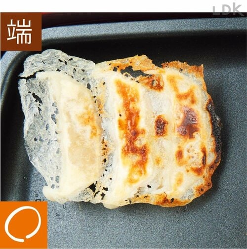 中央の羽付き餃子はこんがり焼けた ホットプレートおすすめ イメージ2