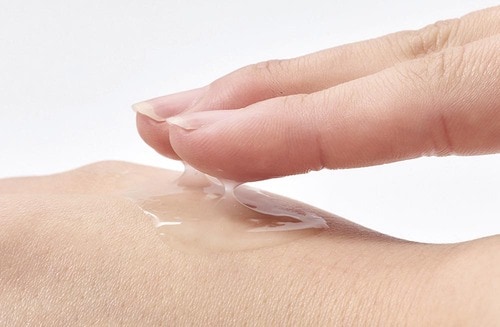 使用感:伸び抜群で塗りやすい レチノール美容液おすすめ イメージ