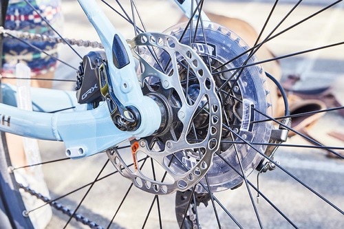 大径の油圧ディスクで制動力が高い グラベルe-bikeおすすめ イメージ