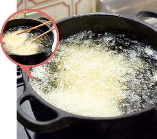冷凍食品をうまく揚げるコツは油多め&高温キープが絶対条件! 冷凍魚フライおすすめ イメージ2