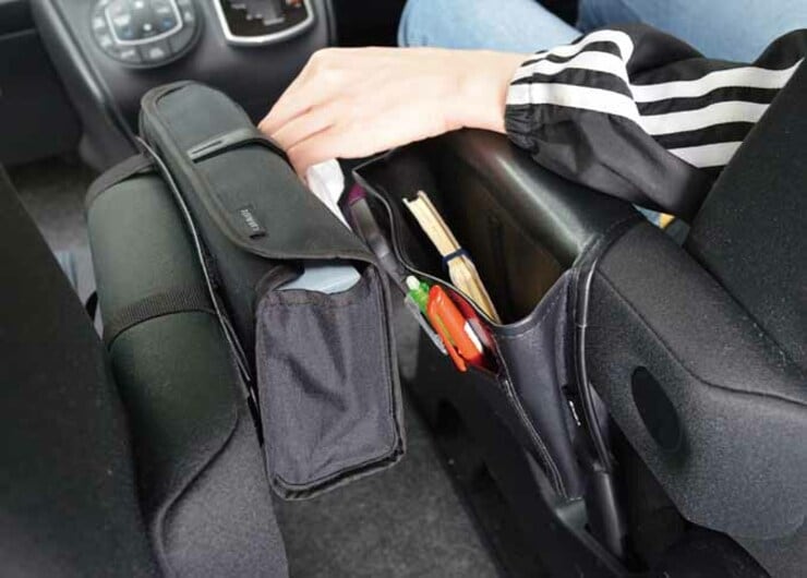 スマホもペットボトルもスマートにIN！ 運転席の小物入れを増やすおすすめ収納アイテム