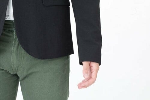 C評価: ジャケットなのにチープな印象細すぎシルエットが窮屈なH&M