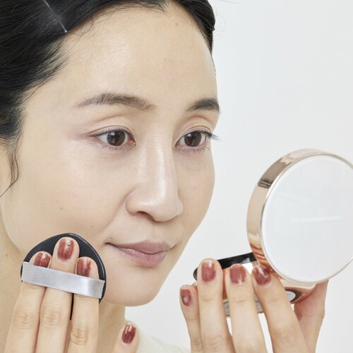 色白向けファンデの塗り方は? 色白向けクッションファンデおすすめ イメージ