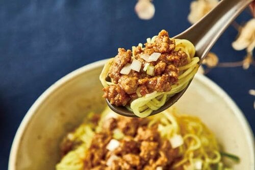 ひき肉だけで作れる「冷やし炸醤麺」は濃厚な味噌ダレが麺とベストマッチ！ イメージ2
