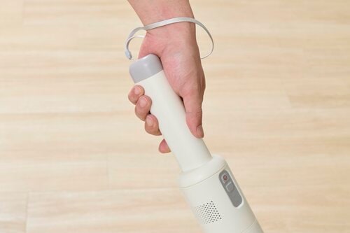 ①負担の少なさ 紙パック式コードレス掃除機おすすめ イメージ
