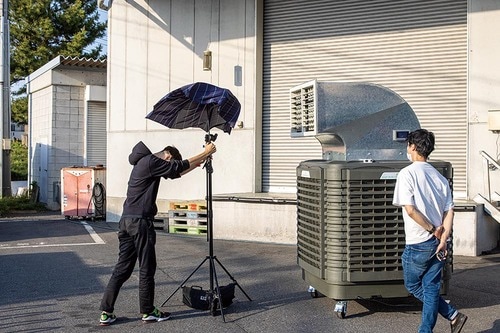 強風を受け流して耐える イメージ
