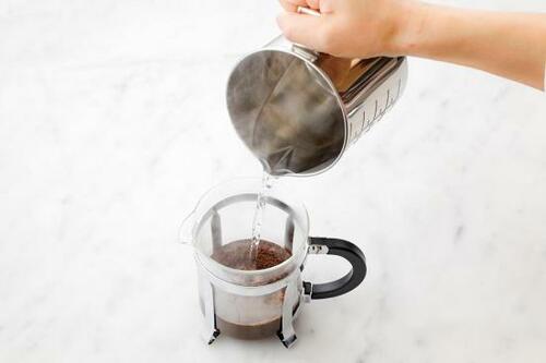 2：お湯を注ぐ イメージ