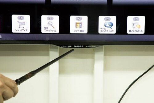勝手にテレビの電源が入る正体はジェスチャーで操作する学習リモコン イメージ