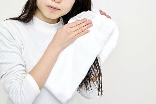 ヘアオイルをつけるタイミングは? ヘアオイルおすすめ イメージ