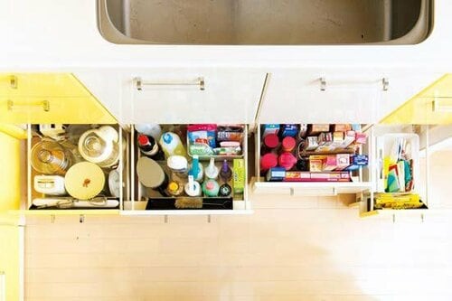 出しっぱなしがなくなる!引き出しを開けてすぐ取れる工夫