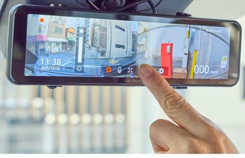 タッチパネルで操作もラクラク ミラー型ドライブレコーダーおすすめ イメージ