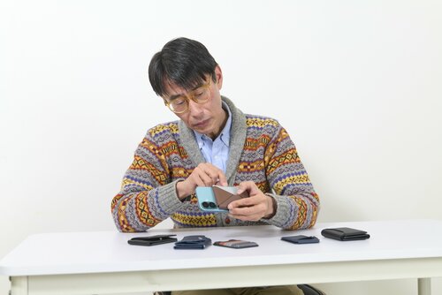 見た目や使い勝手は？ 6つの項目で徹底検証 スマホに貼り付けるカードケースおすすめ イメージ2