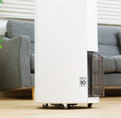 【使い勝手】ハンドルを引くだけ。軽い力で持ち運びできた 除湿機おすすめ イメージ