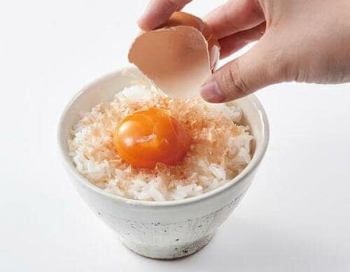 「かつお節×醤油×卵の最適解を極めるご飯」3