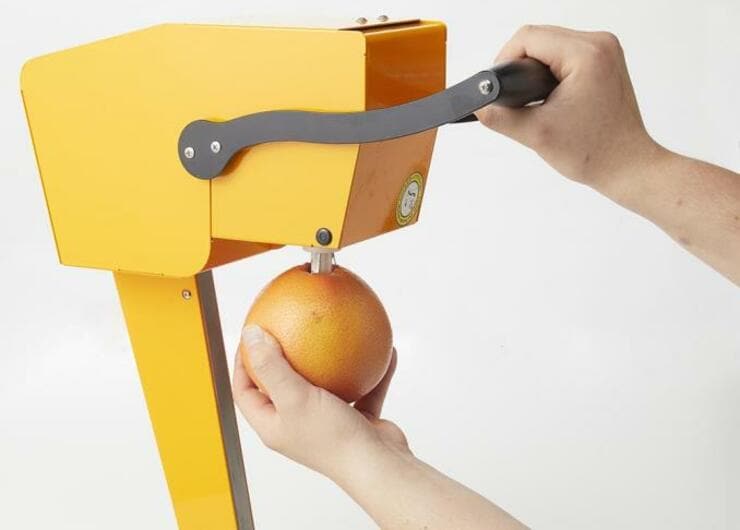 25万円の“フルーツ生搾りマシン”の味は？ 話題の「カジュッタ」の実力を試しました