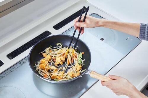 炒め物にも使いやすい シリコン菜箸おすすめ イメージ