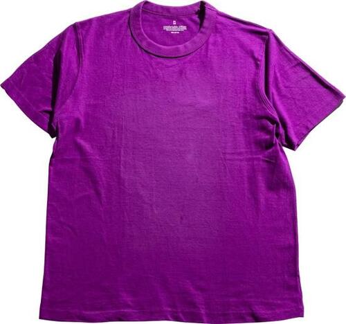 ニットからチラ見せ GU「コットンクルーネックT」 イメージ