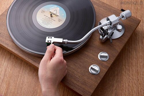 オート機能なしで操作は手動です おしゃれなレコードプレーヤーおすすめ イメージ