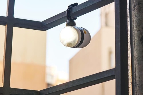 いろんなところに簡単設置&近づく人をピカッと照らす MONOQLO 2025ベストバイ 防犯アイテムおすすめ イメージ