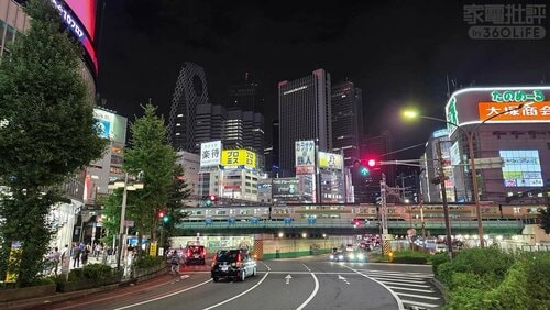 黒つぶれや白飛びしない完成度の高さ 折りたたみスマホおすすめ イメージ