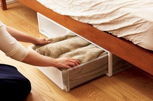 その4：オフシーズン物の収納ベッド下にすっぽりしまい込もう イメージ