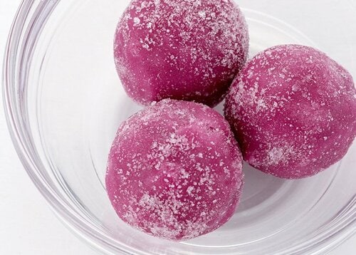 【2位】二層仕立ての楽しい食感 頬張ると濃厚なぶどう果汁が… イメージ