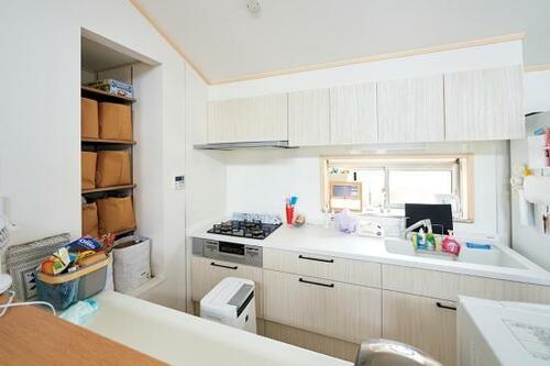 黒＆金属質感でブルックリン風キッチンに イメージ