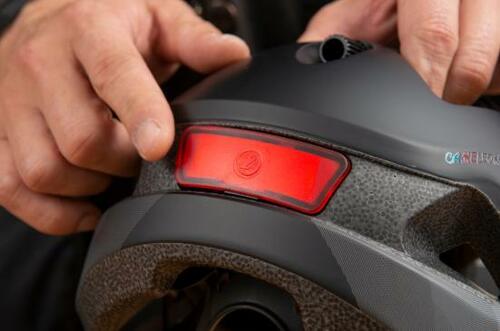 【おまけ】ヘルメット装着タイプの「LAZER」 自転車用テールライトおすすめ イメージ2