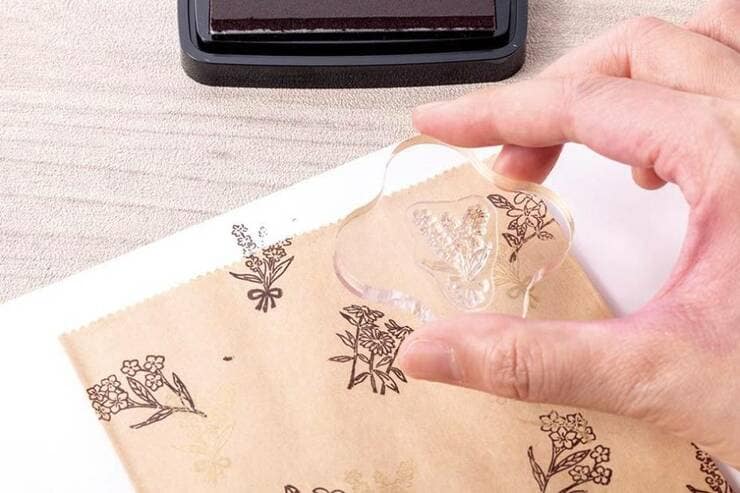 【デコ沼】ときめくラッピングが簡単！クリアスタンプのおすすめの使い方は？｜『LDK』が紹介