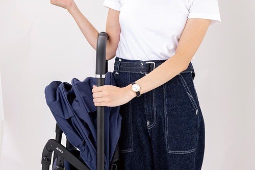 持ち上げると体にフィット