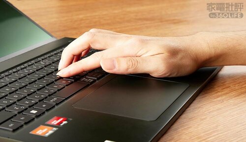 筐体の耐久性にはやや不安あり エイサー(acer)「Swift Edge 16 SFE16-41-A76Z/W」おすすめ イメージ