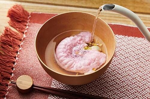 最中の皮がモチモチで楽しい「お吸い物最中 たまごスープ」 イメージ2