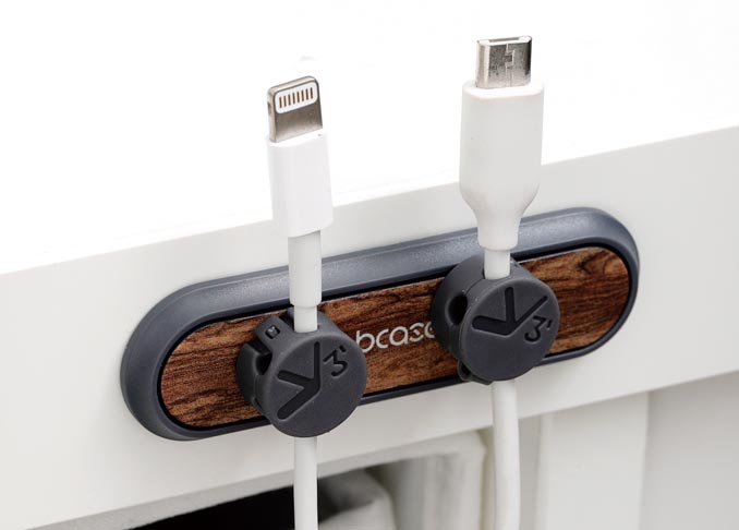 ケーブル邪魔すぎ問題は Amazonで ピタッ と解決 360life サンロクマル