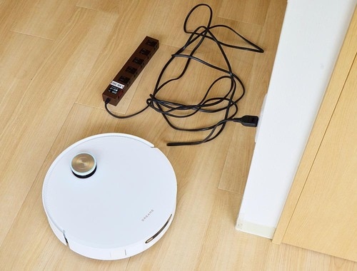 コード:コードの手前でピタリと止まりました ハイエンドのロボット掃除機おすすめ イメージ