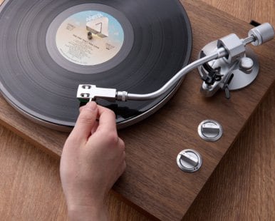 オート機能はないが針を落とす手間が楽しい レコードプレーヤーおすすめ イメージ