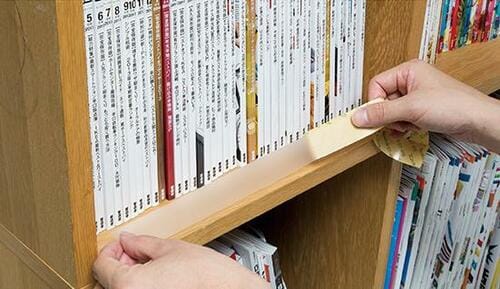 震度7相当でも本が落ちない! 張るだけ予防の「落下防止テープ」 イメージ2
